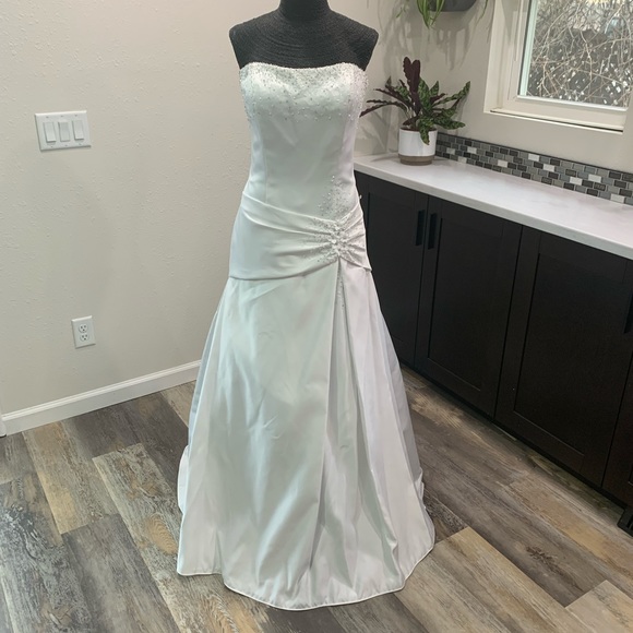 🚫SOLD🚫Eden Bridal wedding Dress 👗 White Size 10 Fit And Flare - Picture 1 of 12